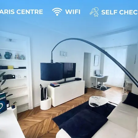 Cozy 1-bedroom In 8th Appartamento *